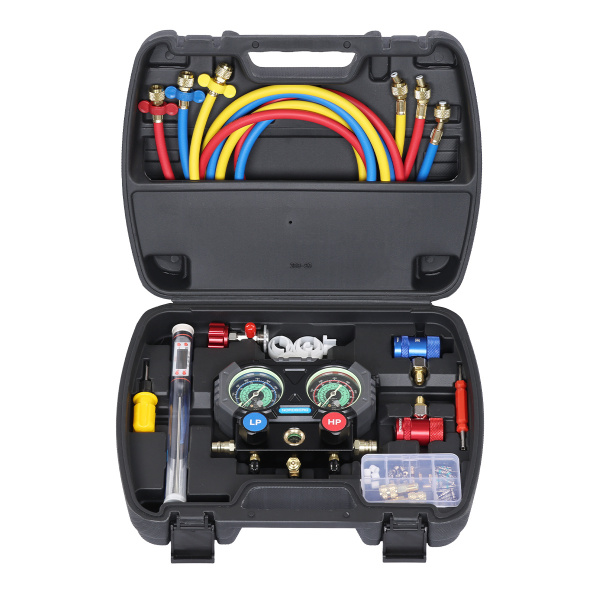 Четырехвентильный манометрический коллектор со шлангами и муфтами в кейсе NFG33K